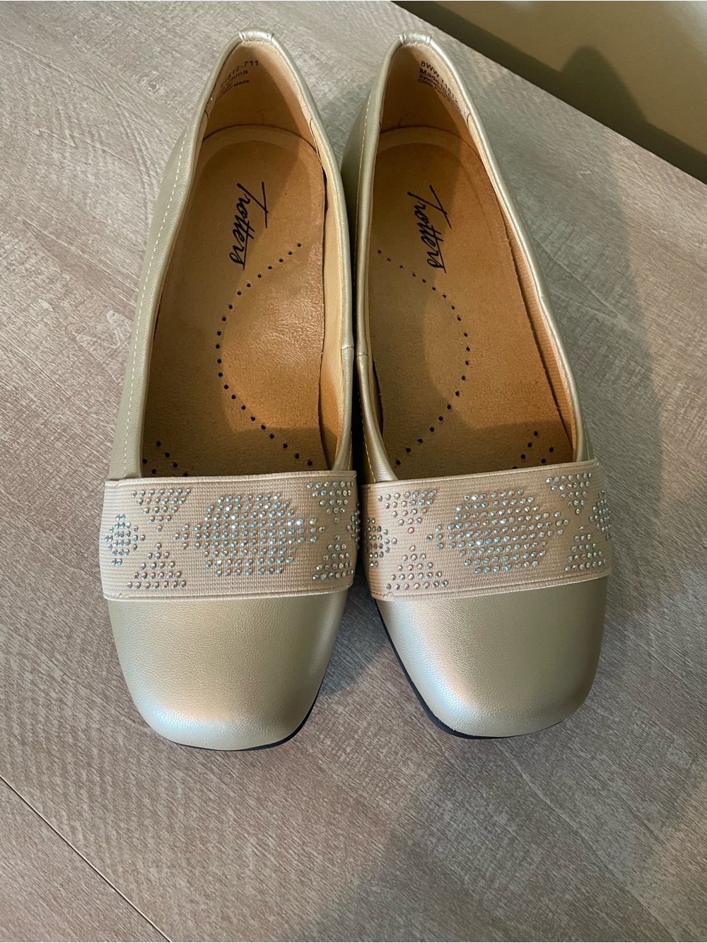 Trotters Samantha Metallic Gem Band Slip-On Flats champagne shoes sz 8WW wide
